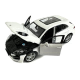 1:24 Diecast Porsche Macan - White