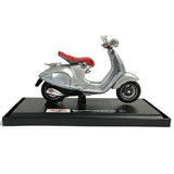 1:18 Diecast Vespa 946 Bellissima 2014 Silver